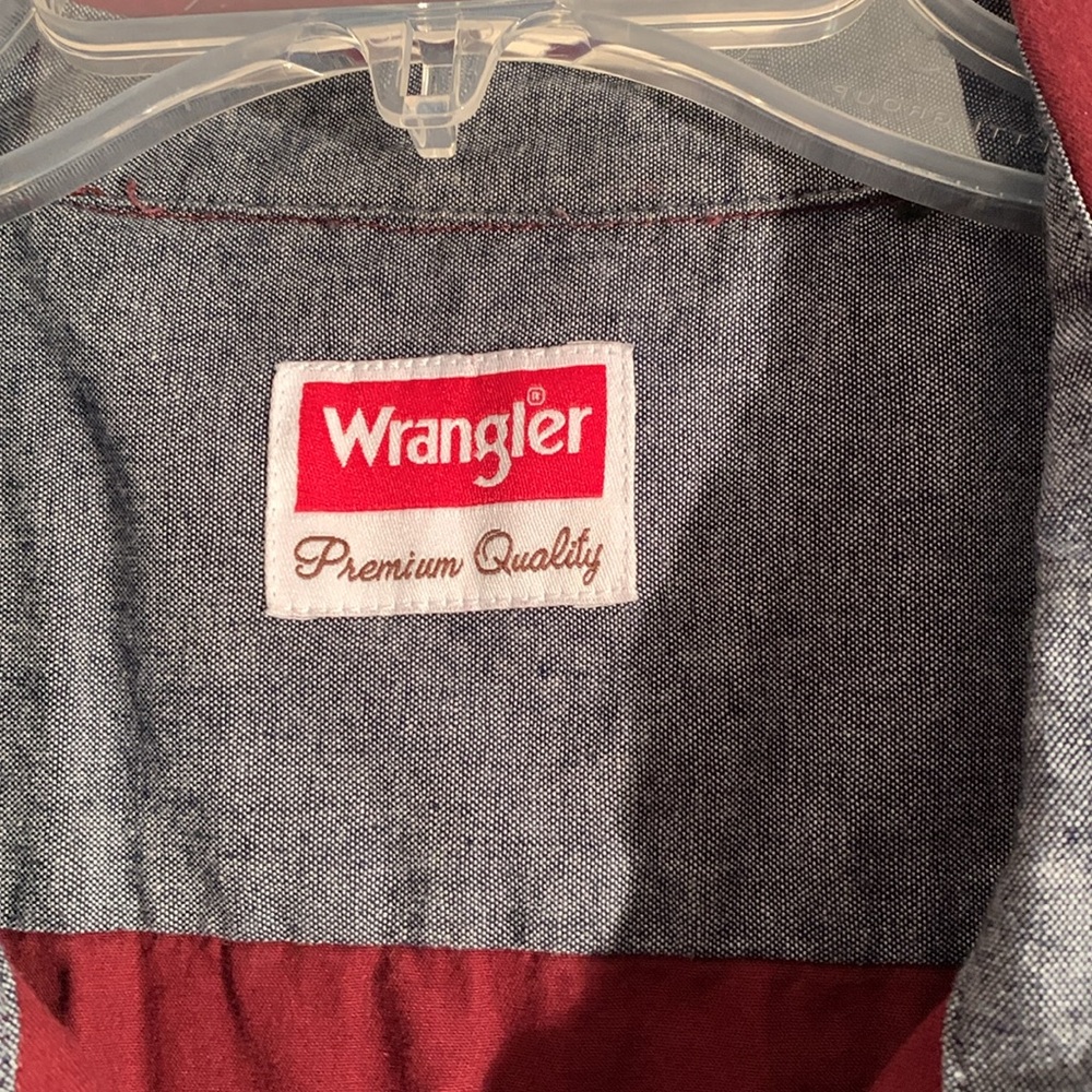 Wrangler Maroon Casual Button Down Short Sleeve Shirt - Picture 3 of 5